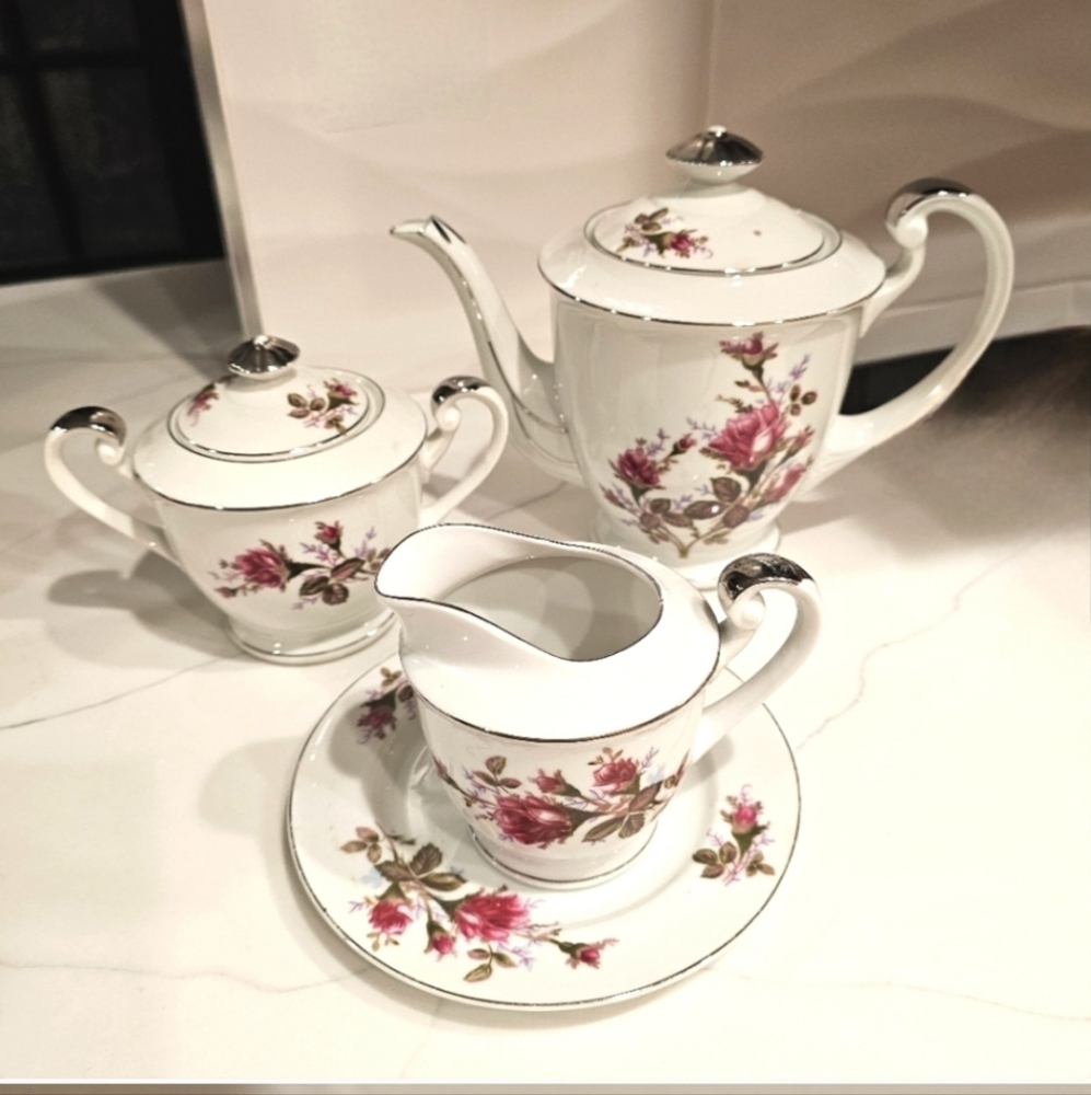 Meiko Vintage Floral Tea Set with Pink and White Design 50s/60's